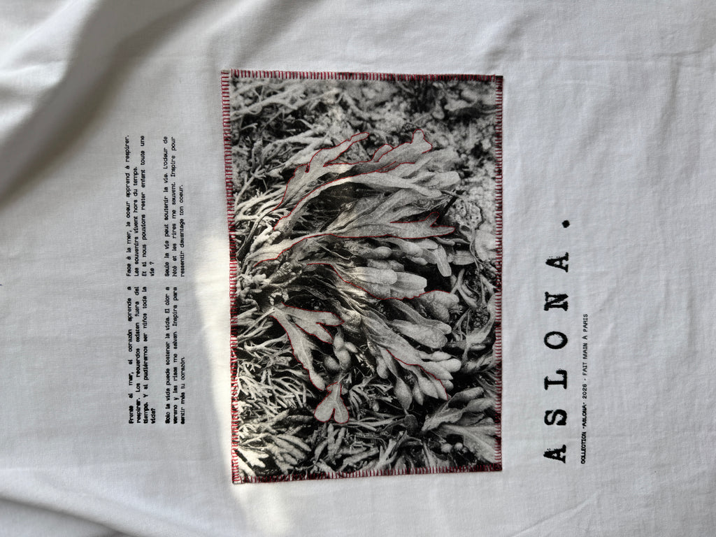 White oversize cotton tshirt with katagami embrodied photography of algues